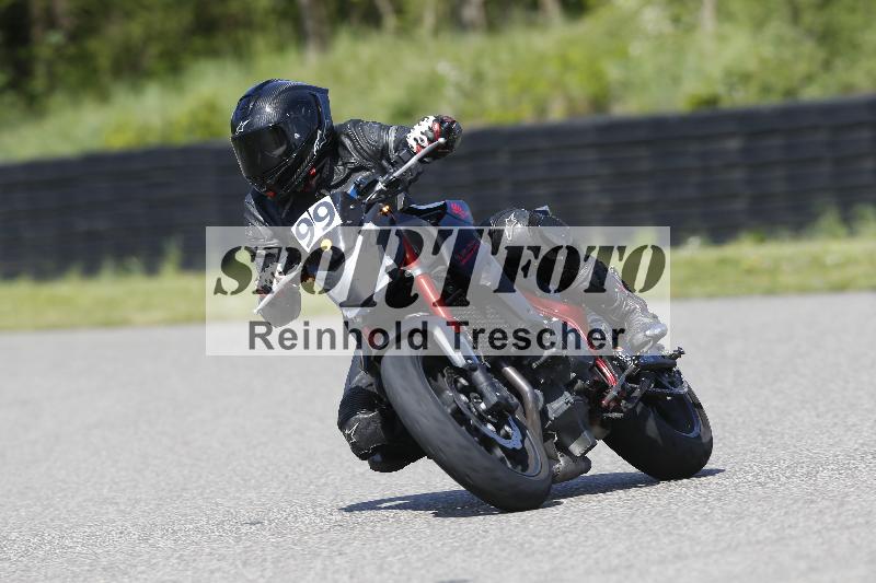 /Archiv-2025/09 22.04.2025 Cornu Master School ADR/rot-rouge/99